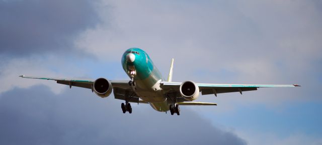 BOEING 777-300 (E6-ETF) - Etihad Airways Boeing 777-3FX(ER)on final for Portland International Airport for paint.