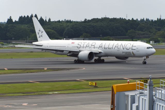 BOEING 777-300 (9V-SWJ)