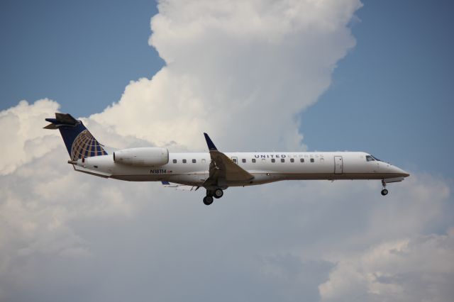 Embraer ERJ-145 (N18114) - Landing 35L