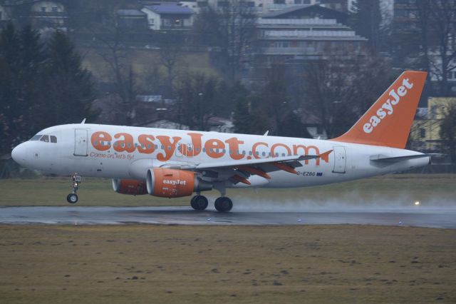 Airbus A319 (G-EZBG)