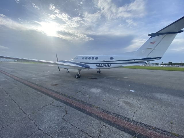 Beechcraft Super King Air 200 (N999MM)
