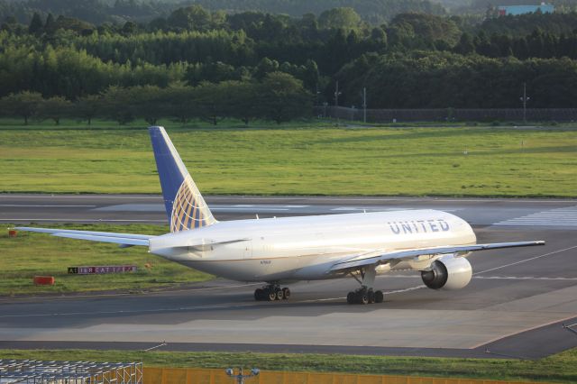 Boeing 777-200 (N796UA)