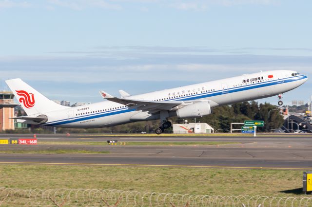 Airbus A330-300 (B-8383)