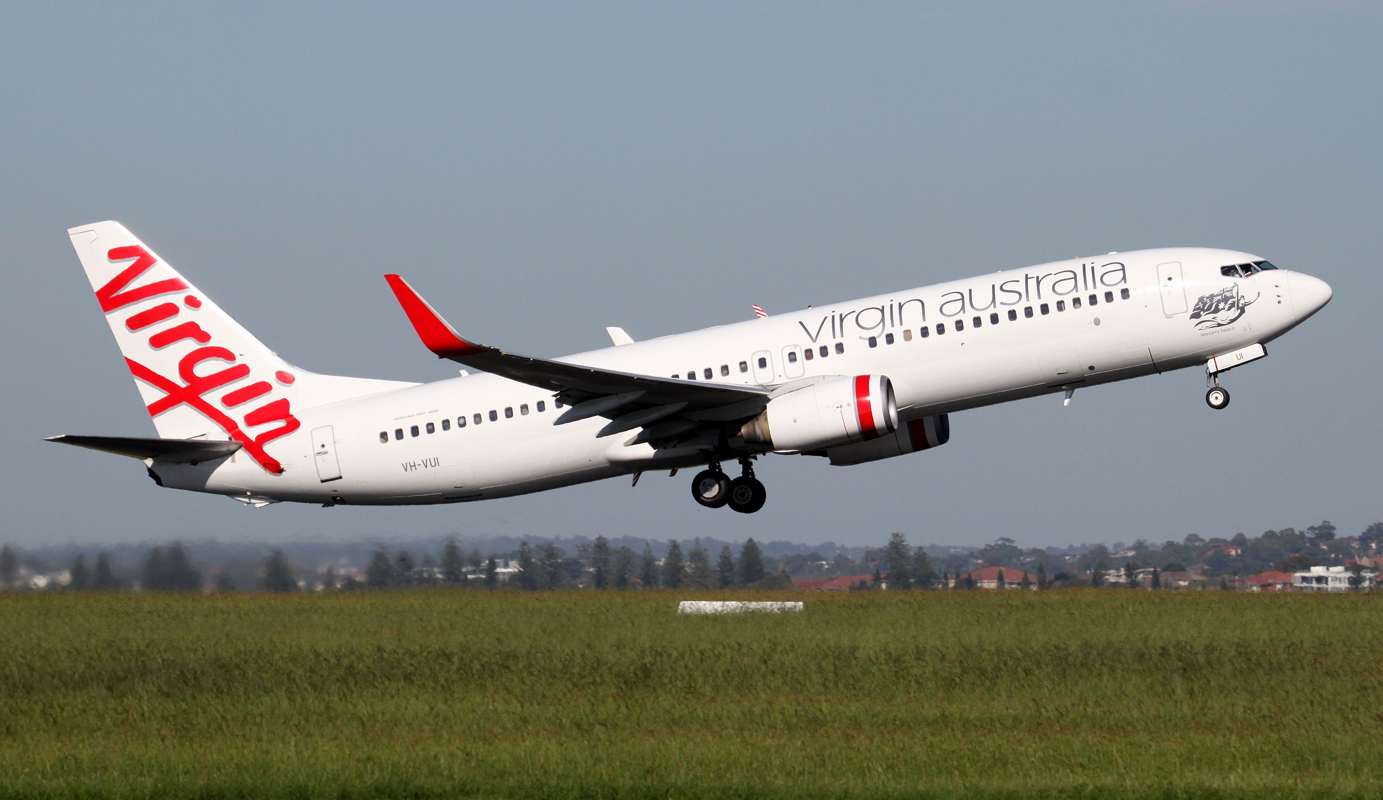 Boeing 737-800 (VH-VUI) - Kewarra Beach  Departing Rwy 34R