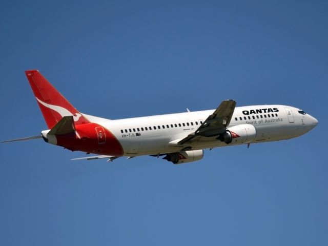 BOEING 737-400 (VH-TJL) - Getting airborne off runway 23 and heading for an interstate destination.