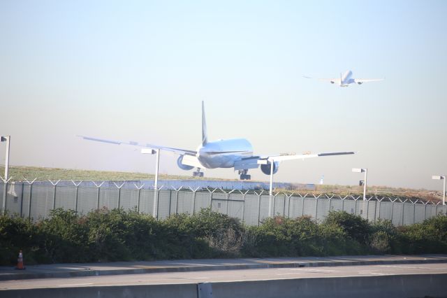 BOEING 777-300ER (B-KPX)