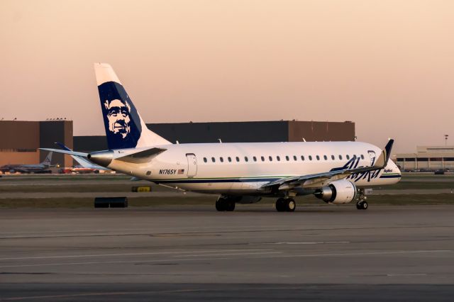 EMBRAER 175 (long wing) (N176SY)