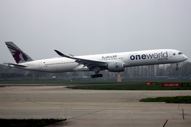 Airbus A350-900 (A7-ANE) - On short finals for rwy 09L on 7-Apr-19 operating flight QTR7 from OOMS.