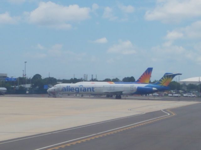 McDonnell Douglas MD-80 —