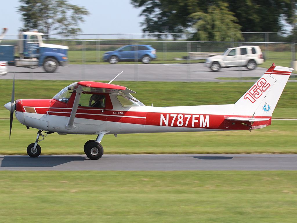 Cessna 152 (N787FM)