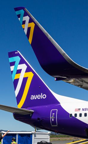 Boeing 737-800 (N802XT)