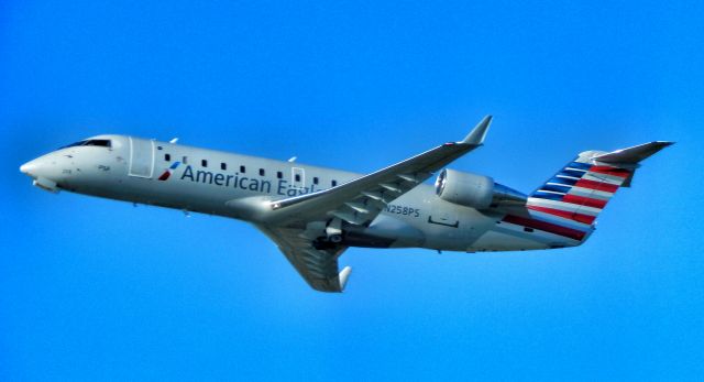 Canadair Regional Jet CRJ-200 (N528PS)