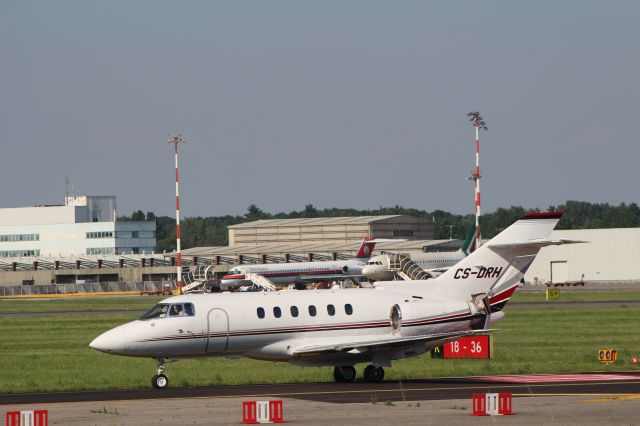 CS-DRH — - 22-06-16 THIS HAW 800 NETJET EUROPE TAXING TO LINATE-ATA