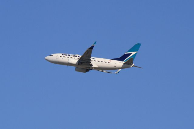 Boeing 737-700 (C-GWJT)