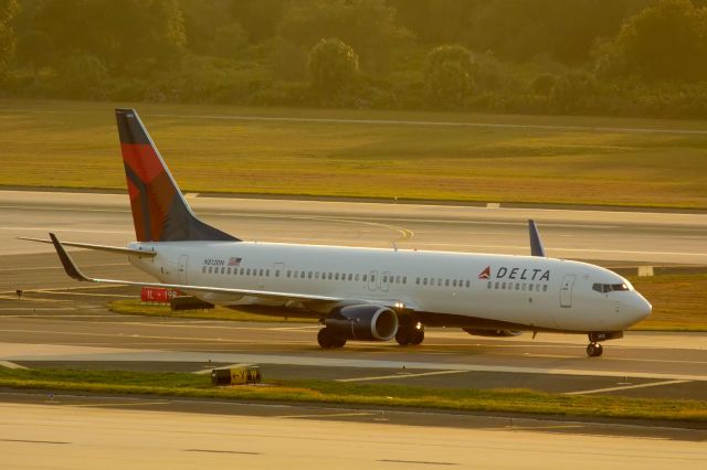 Boeing 737-900 (N812DN) - 12/29/2014. Sunset Taxi to gate after landing on 19R, inbound from KMSP.