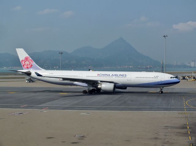 Airbus A330-300 (B-18351)