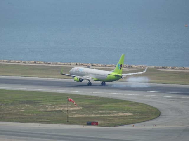 Boeing 737-800 (HL7562)