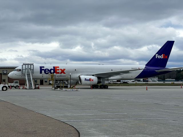 Boeing 757-200 (N942FD) - 19-APR-2023