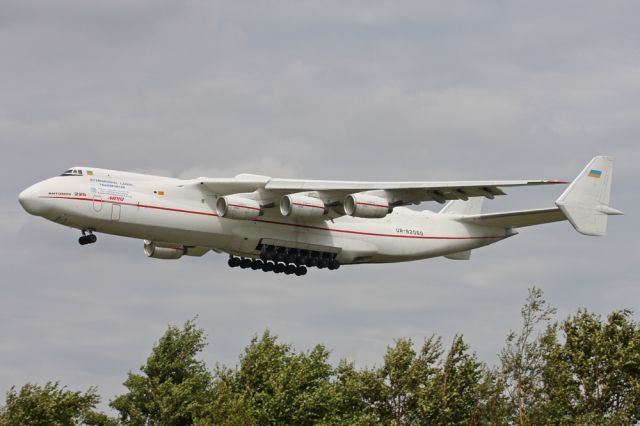 Antonov An-225 Mriya (UR-82060) - this was coming in at new yorks kennedy airport