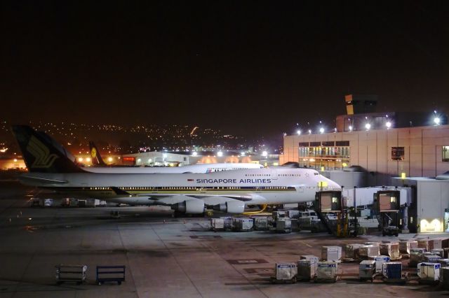 Boeing 747-400 (9V-SPJ)