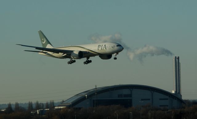 Boeing 777-200 (AP-BGY)