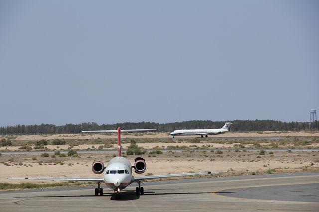 Fokker 100 (EP-FQJ)