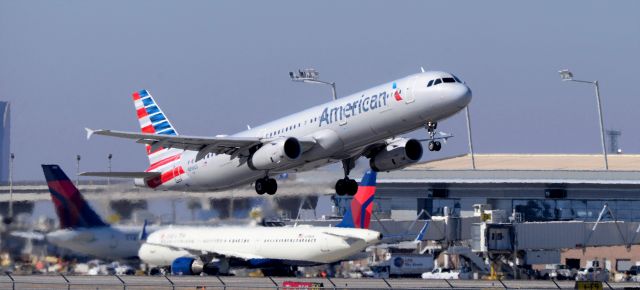 Airbus A321 (N916US) - phoenix sky harbor international airport 08FEB20