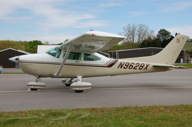 Cessna Skylane (N9628X)
