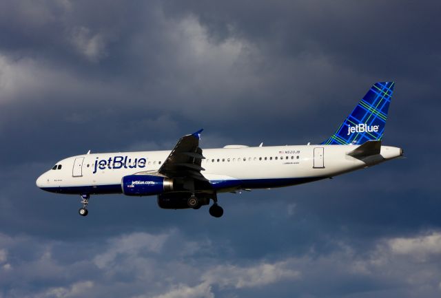 Airbus A320 (N520JB)