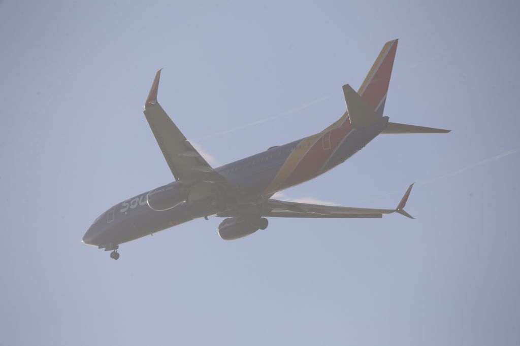 Boeing 737-800 (N8519R)