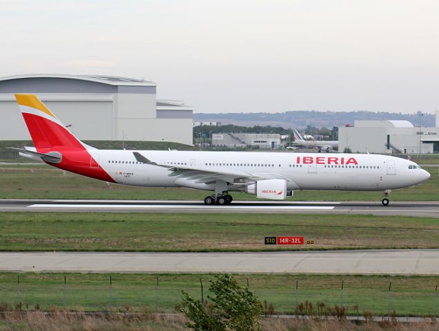 Airbus A330-300 (EC-LZJ)