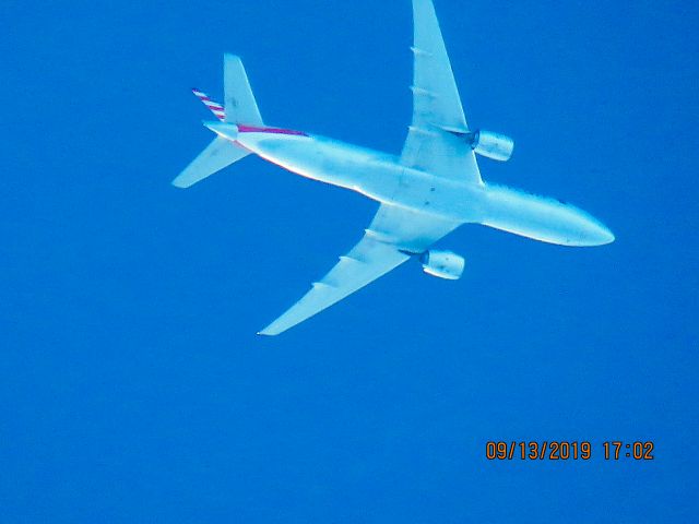 Boeing 777-200 (N784AN)