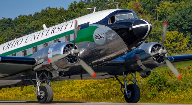 Douglas DC-3 (N7AP)