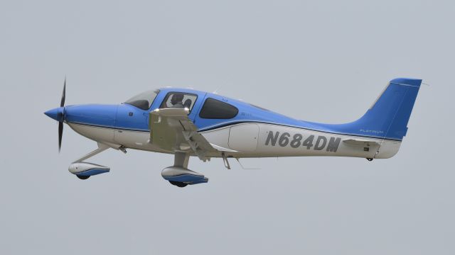 Cirrus SR-22 (N684DM) - Airventure 2019