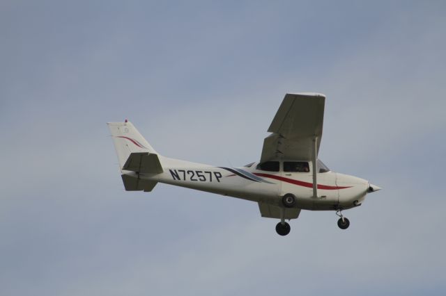 Cessna Skyhawk (N7257P)