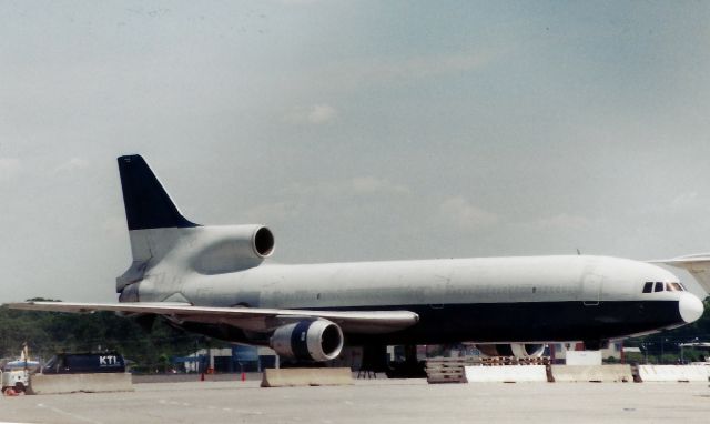 Lockheed L-1011 TriStar (N107CK) - This Kalitta looks to be in old British Airways at BDL on May 29, 1999