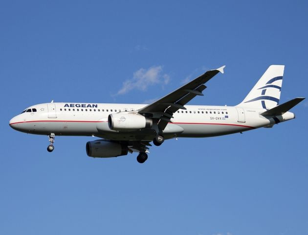 Airbus A320 (SX-DVX)