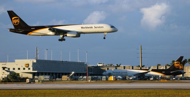 Boeing 757-200 (N465UP) - 1-7-2018