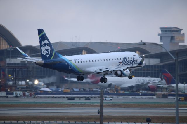 EMBRAER 175 (long wing) (N174SY)