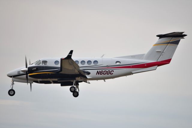 Beechcraft Super King Air 300 (N60GC) - Nice looking King Ai on short final for runway 14 on 01-14-21