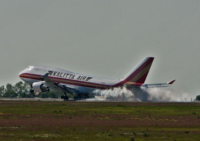 Boeing 747-200 (N741CK) - Hard landing at the Airport Leipzig Halle.