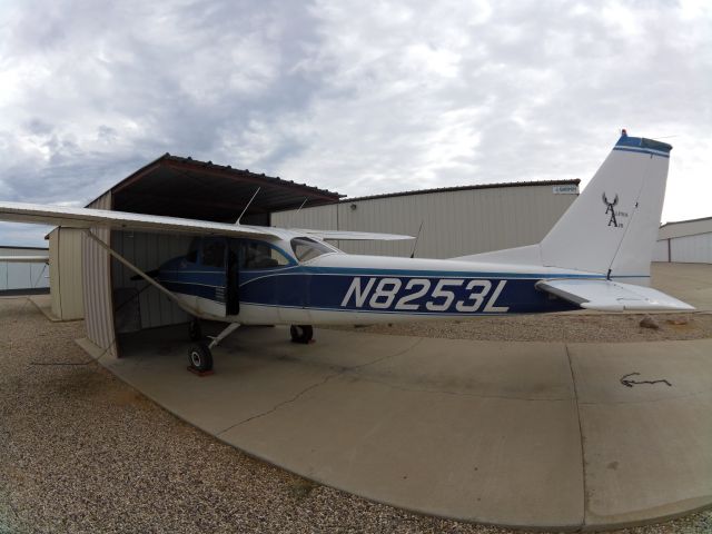 Cessna Skyhawk (N8253L)