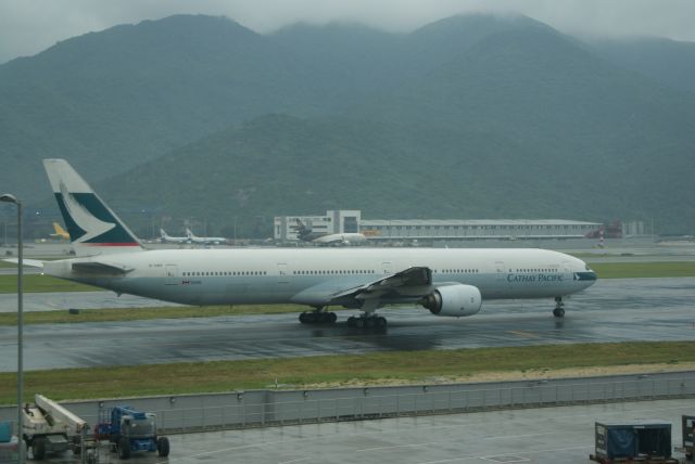 BOEING 777-300 (B-HNP) - Cathay Pacific B777-367 cn34243