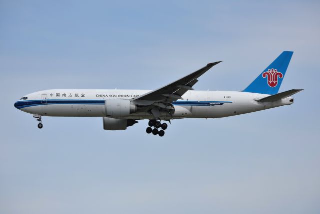 BOEING 777-200LR (B-2071) - 28-C 04-22-19