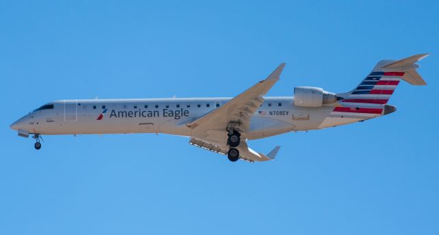 Canadair Regional Jet CRJ-700 (N708EV)