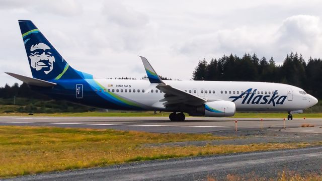 Boeing 737-800 (N535AS) - Alaska Airlines ASA88/AS88 to Anchorage (PANC/ANC) turns around at the end of runway 8.br /Photo date: 9-9-23br /Upload date: 2-6-25