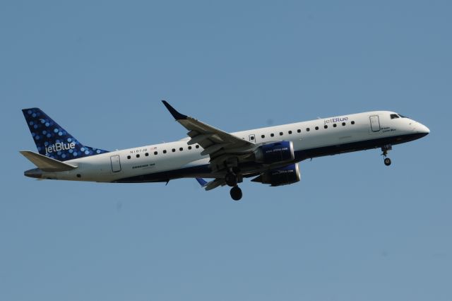 Embraer ERJ-190 (N187JB) - Dream come Blue