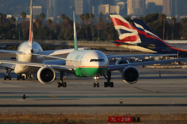 BOEING 777-300ER (B-16702)