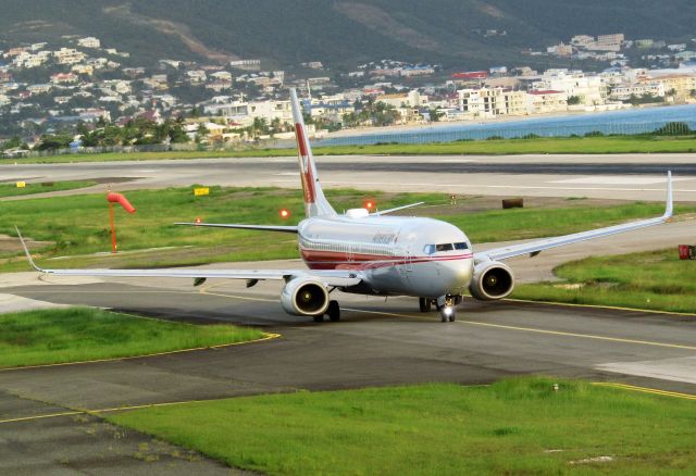 Boeing 737-800 (N915NN)