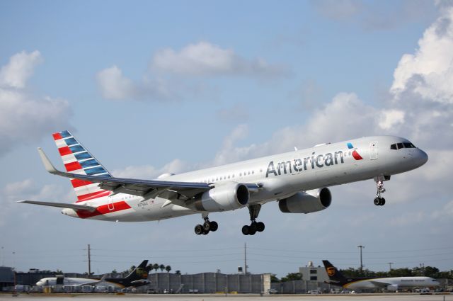 Boeing 757-200 (N176AA)